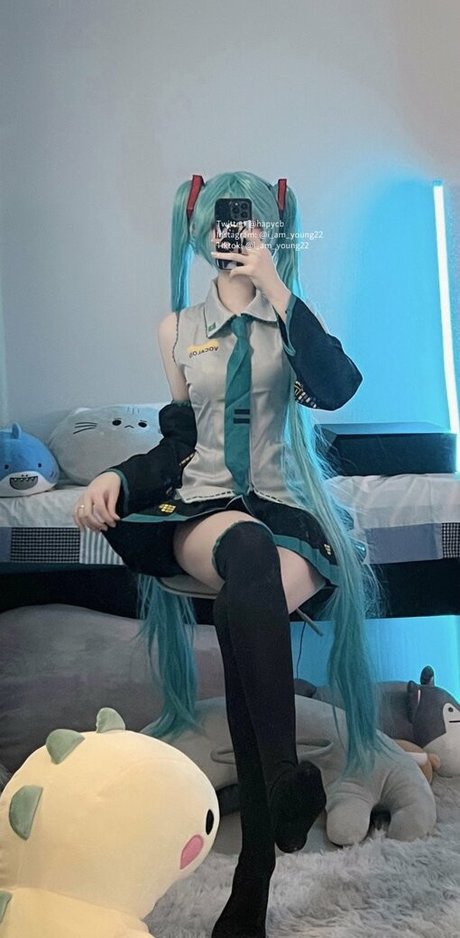 Naakte gelekte OnlyFans-foto van Hinachan01