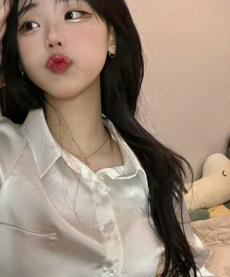 Naakte gelekte OnlyFans-foto van Hinachan01