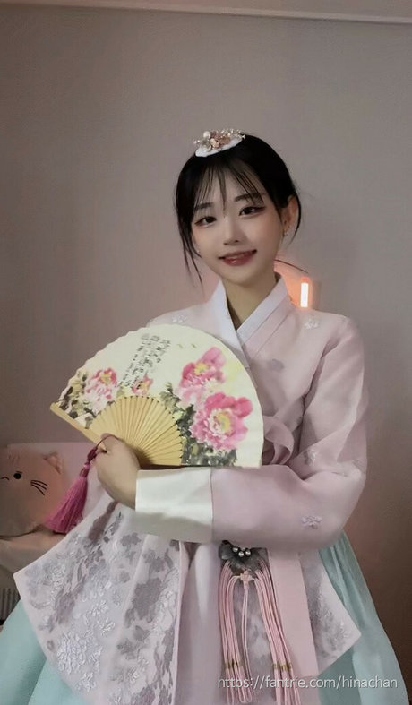 Naakte gelekte OnlyFans-foto van Hinachan01