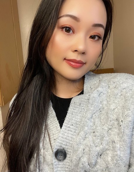 Naakte gelekte OnlyFans-foto van Misschunlee
