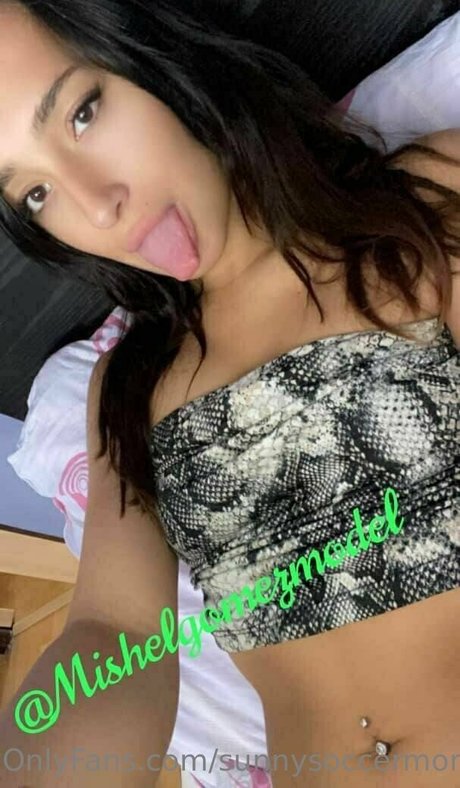 Naakte gelekte OnlyFans-foto van Sunnysoccermommy