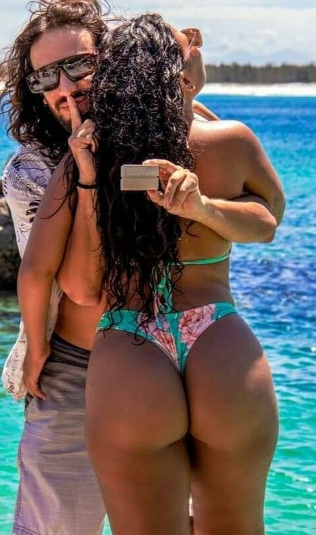 Naakte gelekte OnlyFans-foto van Gabi Anuel
