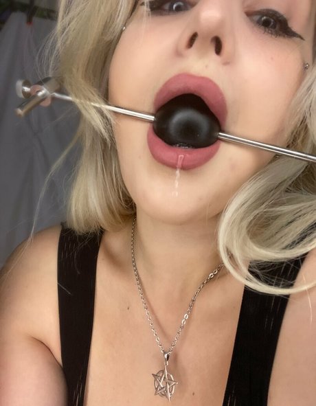 Naakte gelekte OnlyFans-foto van Natashakiria