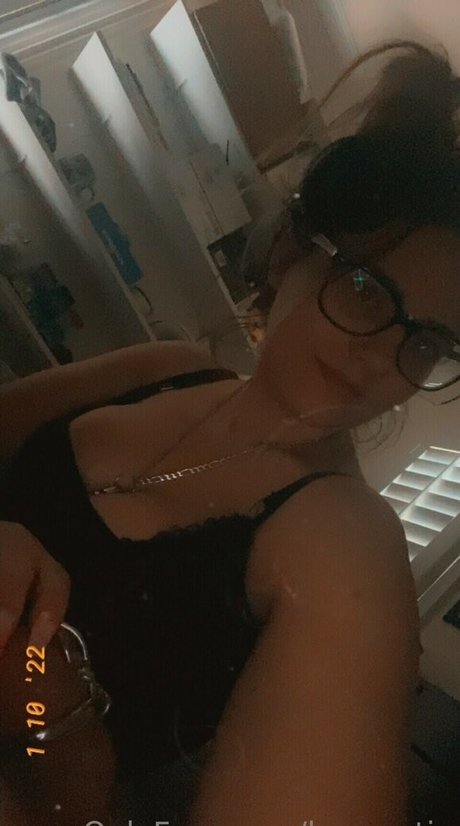 Naakte gelekte OnlyFans-foto van Loowcutie