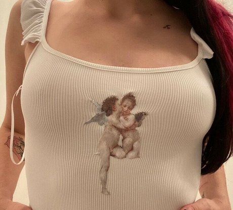 Naakte gelekte OnlyFans-foto van Cherry Bella
