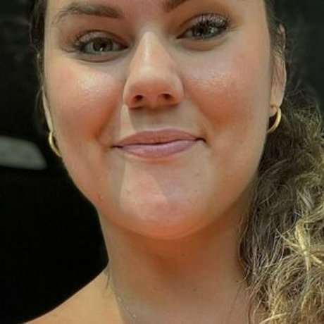 Naakte gelekte OnlyFans-foto van Tayenergy