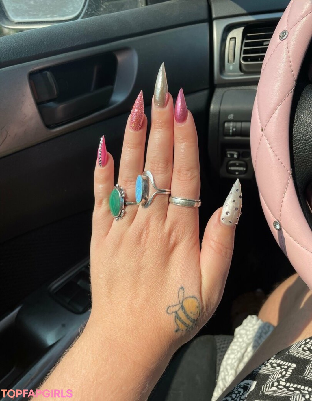 Naakte gelekte OnlyFans-foto van Lilpinkalien #1187