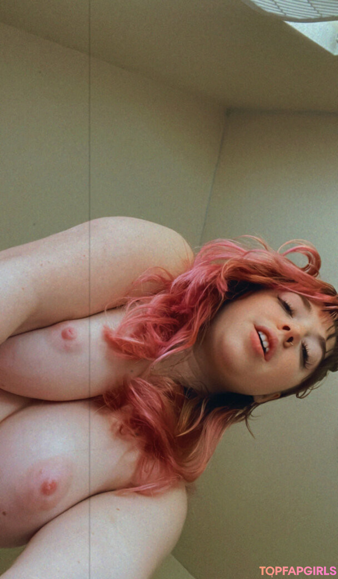 Naakte gelekte OnlyFans-foto van Lilpinkalien #1363