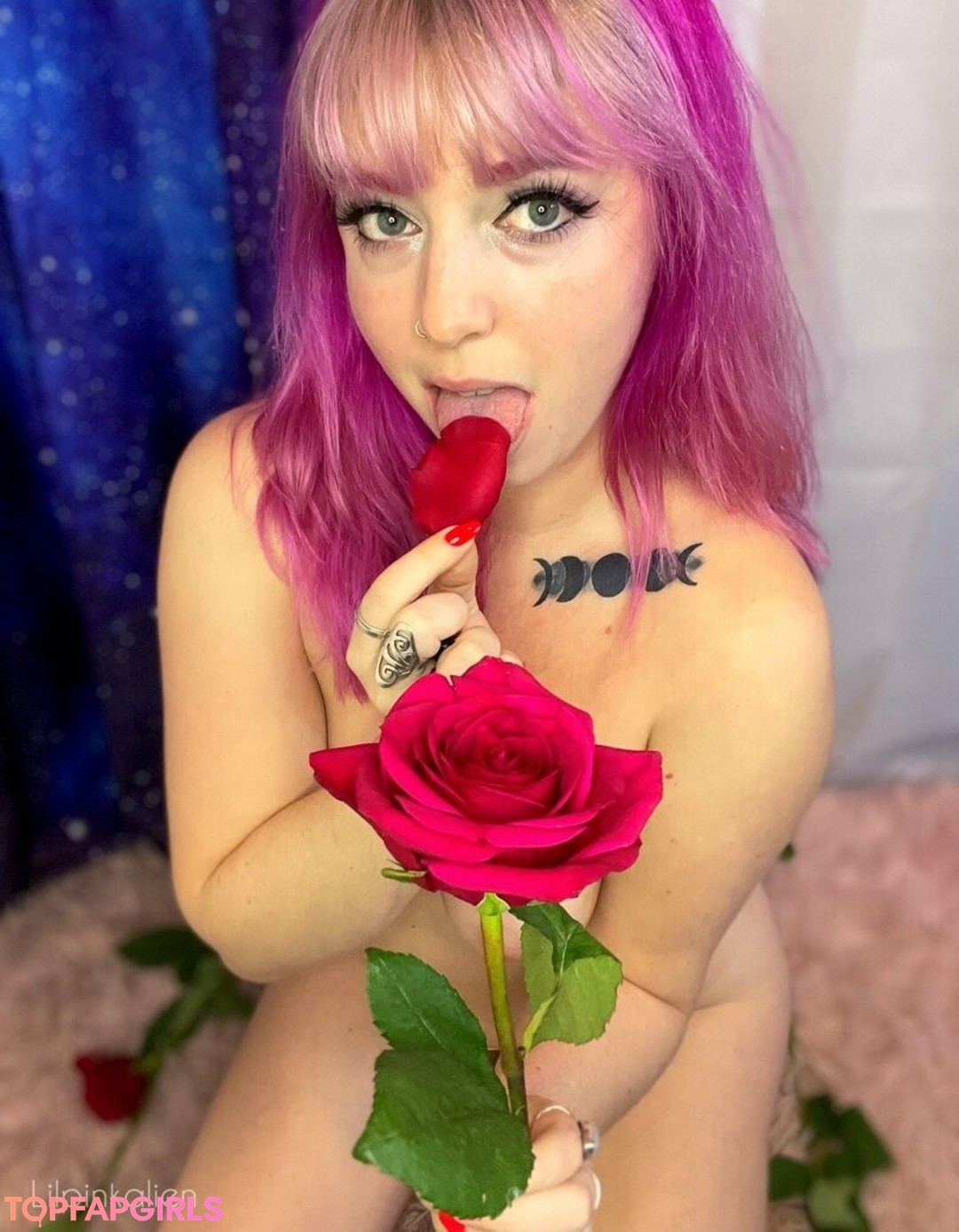 Naakte gelekte OnlyFans-foto van Lilpinkalien #1385