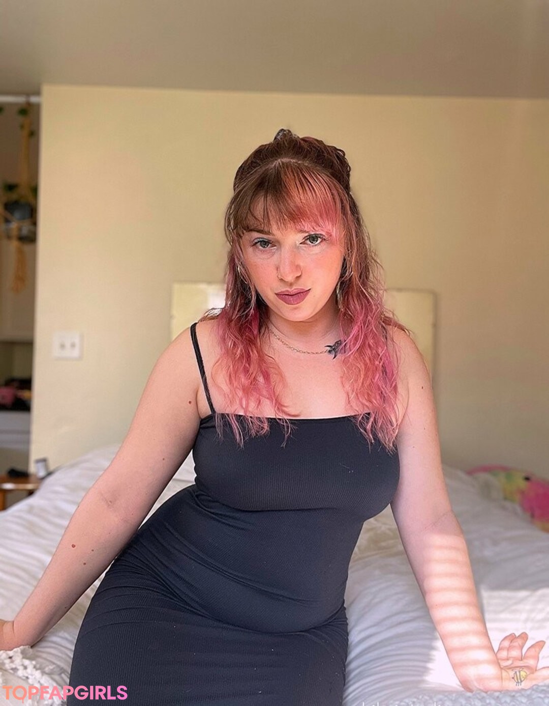 Naakte gelekte OnlyFans-foto van Lilpinkalien #1396