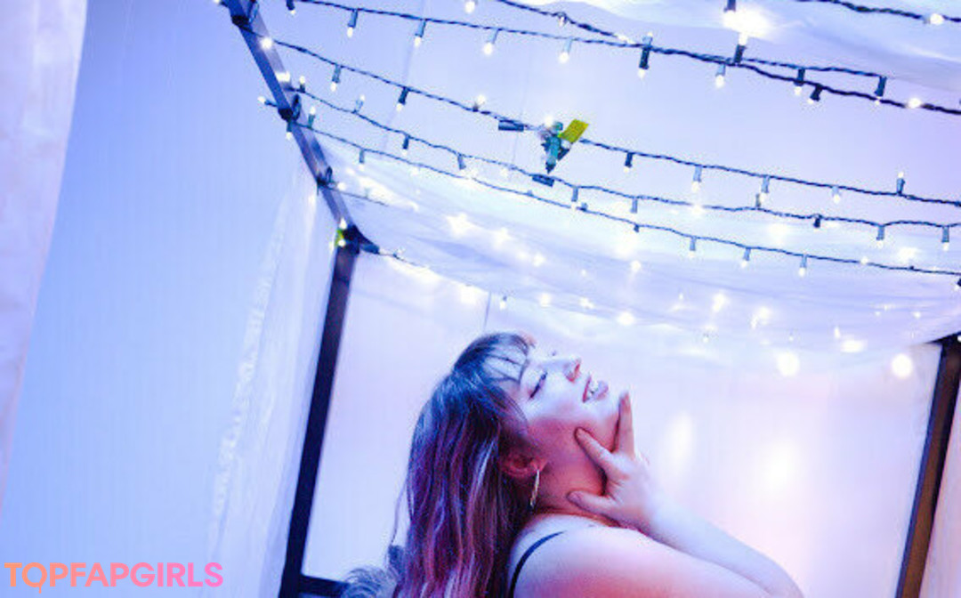 Naakte gelekte OnlyFans-foto van Lilpinkalien #1498
