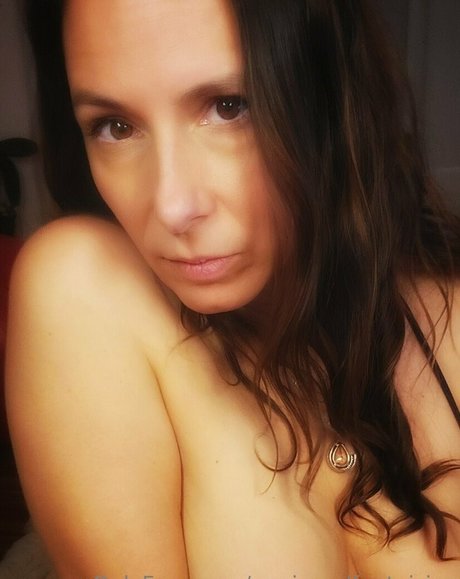 Naakte gelekte OnlyFans-foto van Lamasseuse