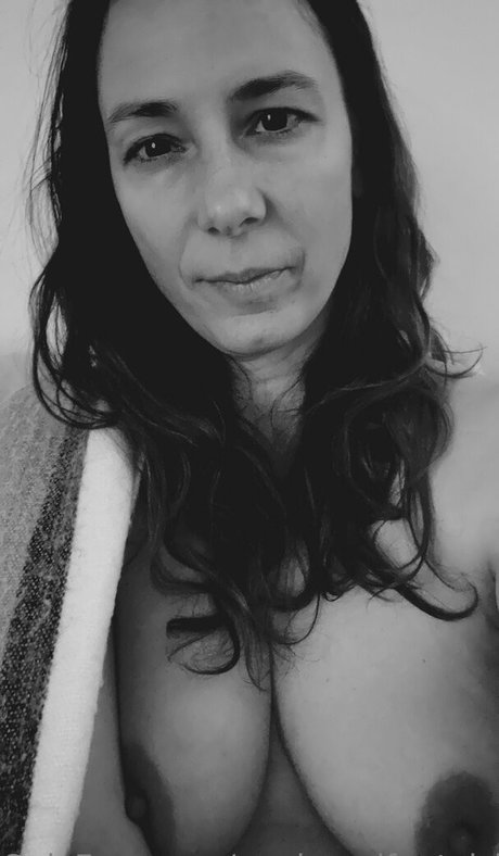 Naakte gelekte OnlyFans-foto van Lamasseuse