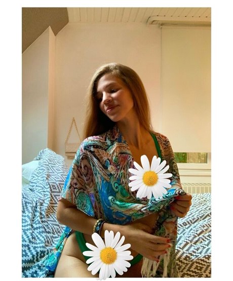 Naakte gelekte OnlyFans-foto van Lovvejane