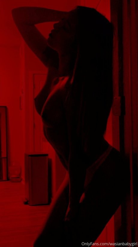Naakte gelekte OnlyFans-foto van Wasianbabygirl