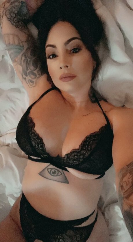 Naakte gelekte OnlyFans-foto van Angelbabie