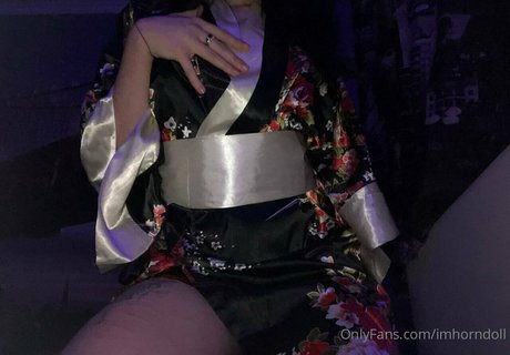Naakte gelekte OnlyFans-foto van Imhorndoll
