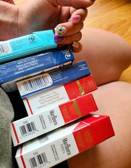 Naakte gelekte OnlyFans-foto van Smokingprincessof