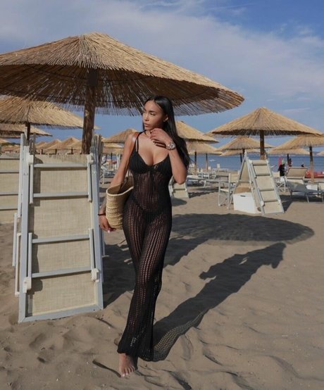 Naakte gelekte OnlyFans-foto van Paola Henriquez