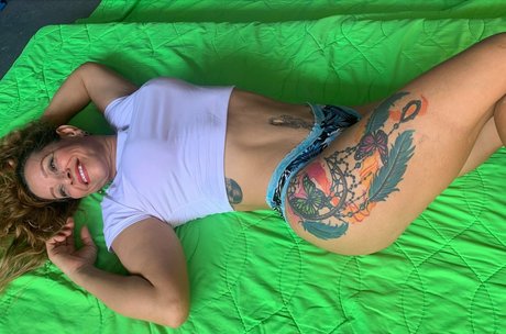 Naakte gelekte OnlyFans-foto van Theonejuana