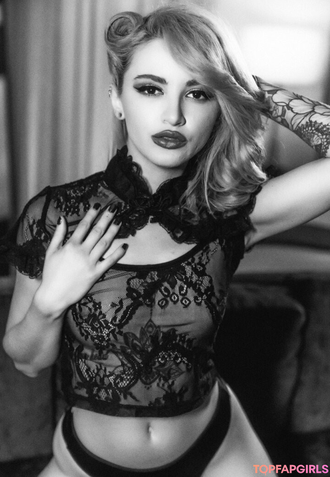Naakte gelekte OnlyFans-foto van Lola Fae #1133