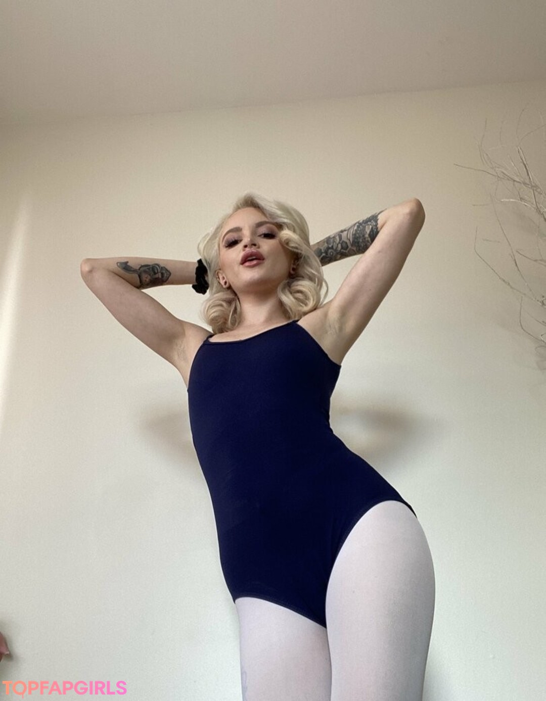 Naakte gelekte OnlyFans-foto van Lola Fae #1290