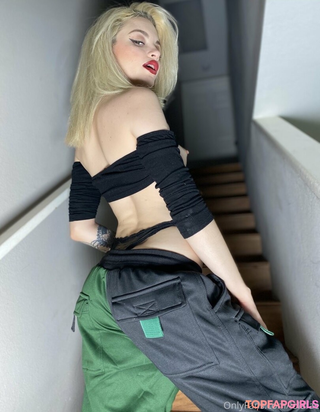 Naakte gelekte OnlyFans-foto van Lola Fae #1329