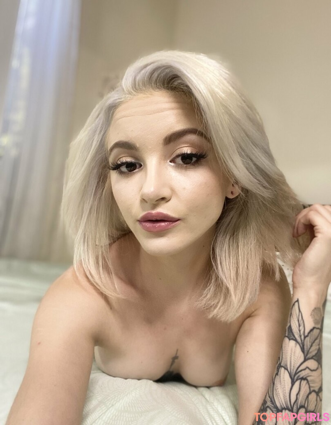 Naakte gelekte OnlyFans-foto van Lola Fae #1341