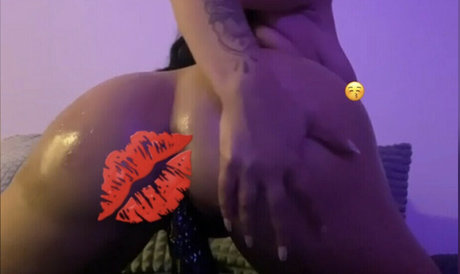 Naakte gelekte OnlyFans-foto van Bellaedberg