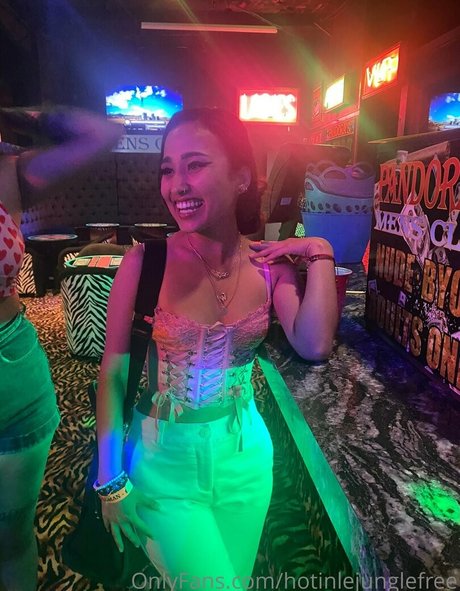 Naakte gelekte OnlyFans-foto van Hotinlejunglefree