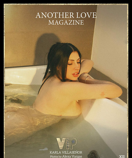 Naakte gelekte OnlyFans-foto van Another Love Magazine