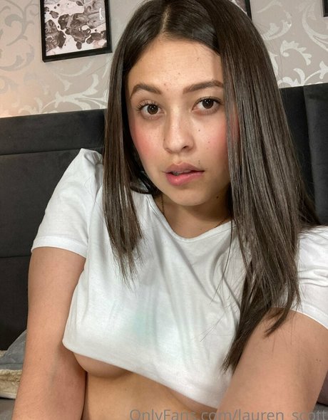 Naakte gelekte OnlyFans-foto van Laurenscottfree