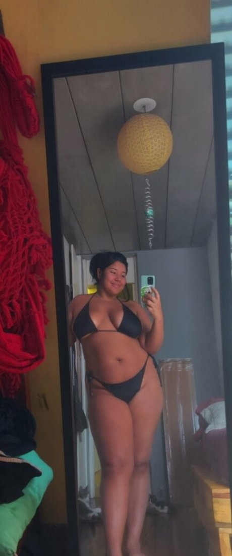 Naakte gelekte OnlyFans-foto van Viivenuz