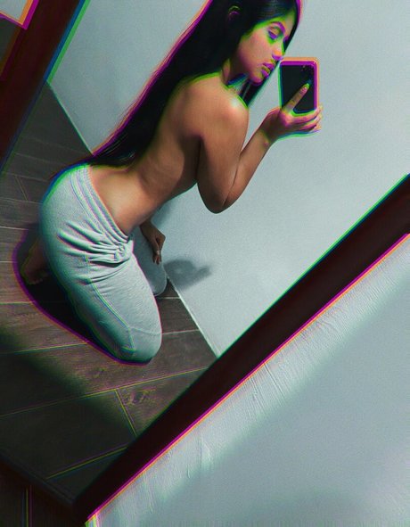 Naakte gelekte OnlyFans-foto van Katherine Rodriguez