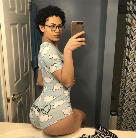Naakte gelekte OnlyFans-foto van Thick Diamond