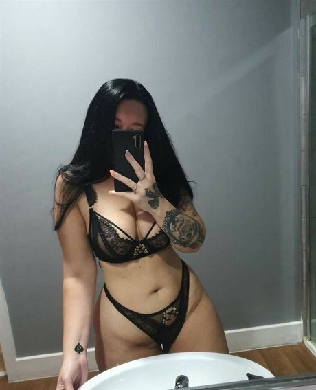 Naakte gelekte OnlyFans-foto van Tamarainked