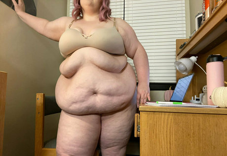 Naakte gelekte OnlyFans-foto van Misspizzaslut