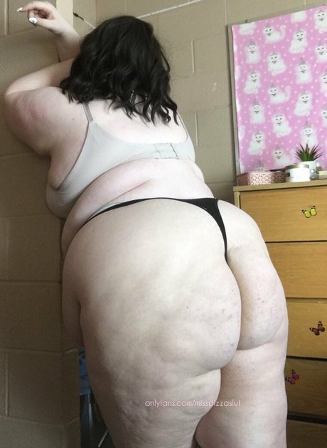 Naakte gelekte OnlyFans-foto van Misspizzaslut