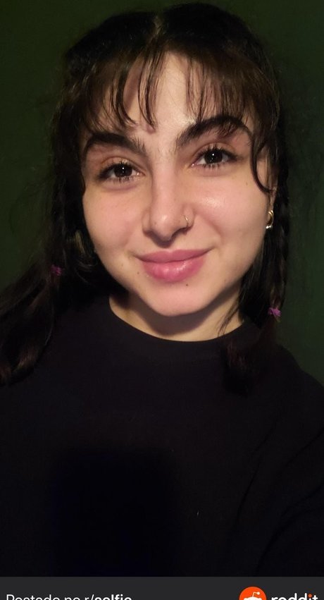 Naakte gelekte OnlyFans-foto van Bl00m00n
