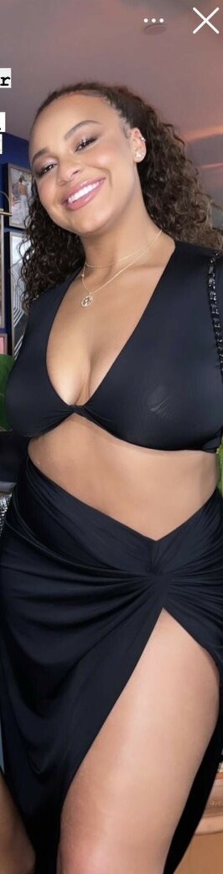Naakte gelekte OnlyFans-foto van Nia Sioux