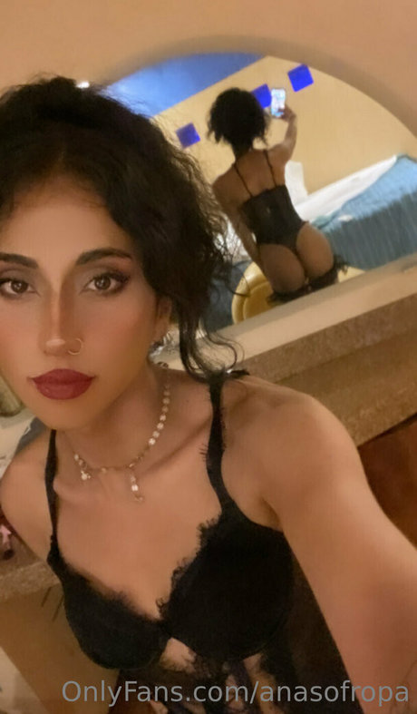 Naakte gelekte OnlyFans-foto van Anasofropa