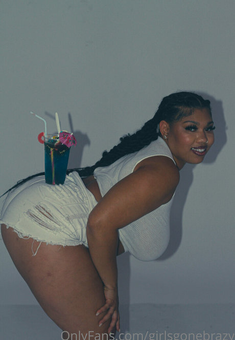 Naakte gelekte OnlyFans-foto van Girlsgonebrazy