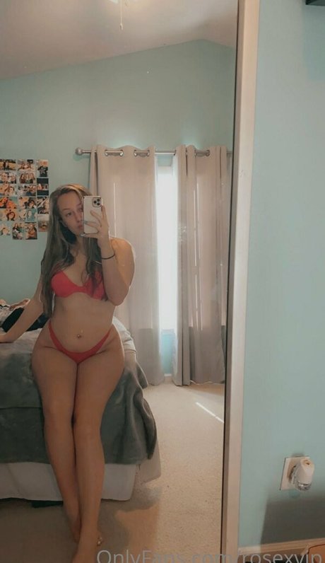 Naakte gelekte OnlyFans-foto van Yourgirlfriendrose