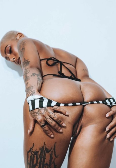 Naakte gelekte OnlyFans-foto van Opaicriis