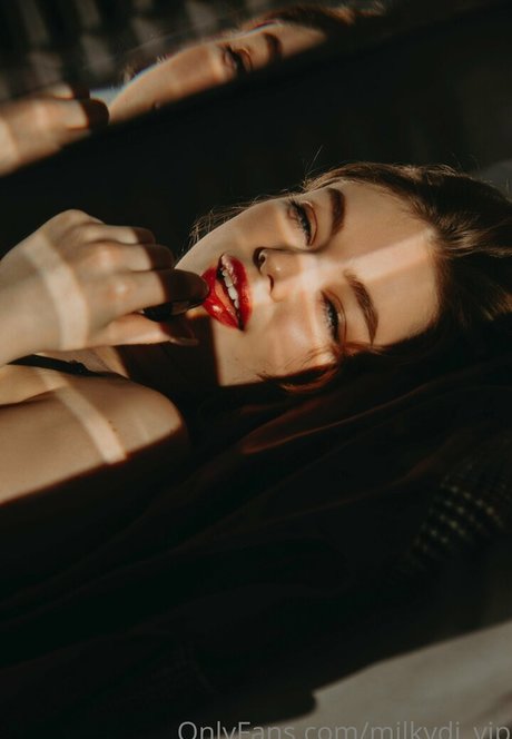 Naakte gelekte OnlyFans-foto van Milkydivip