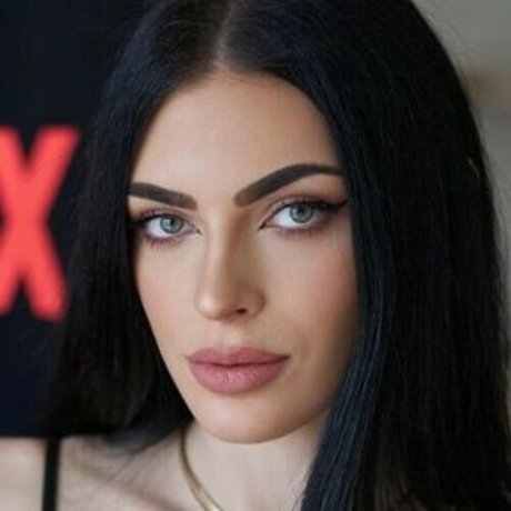Naakte gelekte OnlyFans-foto van Jaqueline Neubauer