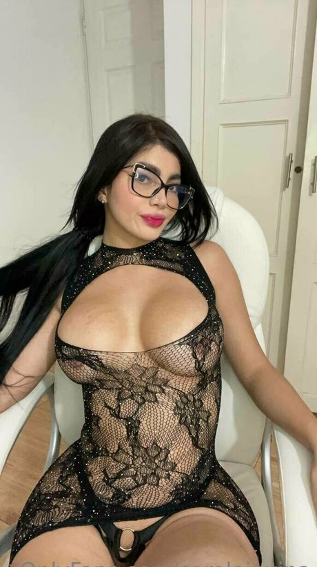 Naakte gelekte OnlyFans-foto van Carolainvina