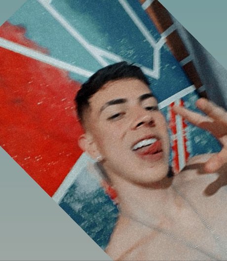 Naakte gelekte OnlyFans-foto van Santi Garca