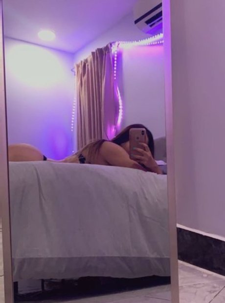 Naakte gelekte OnlyFans-foto van Sarahi Montenegro