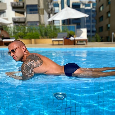 Naakte gelekte OnlyFans-foto van Saradocarioca